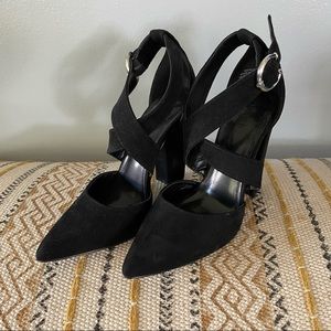 Forever 21 black faux suede strappy heel size 7.5